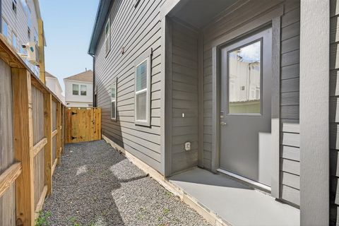 Tiny photo for 305 Marcella Street #C, Houston, TX 77091 (MLS # 22771296)