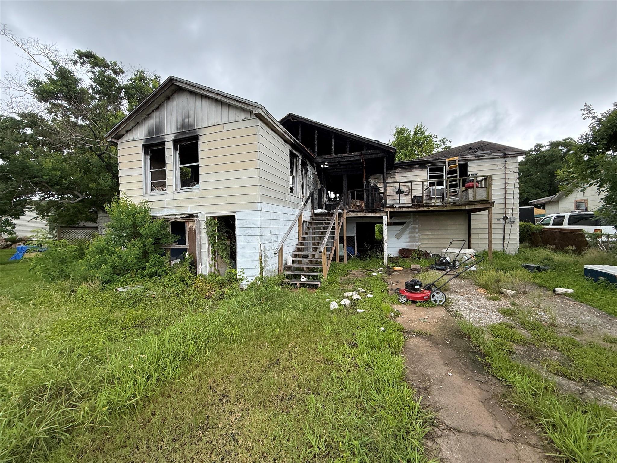 2534 Oyster Creek Bend