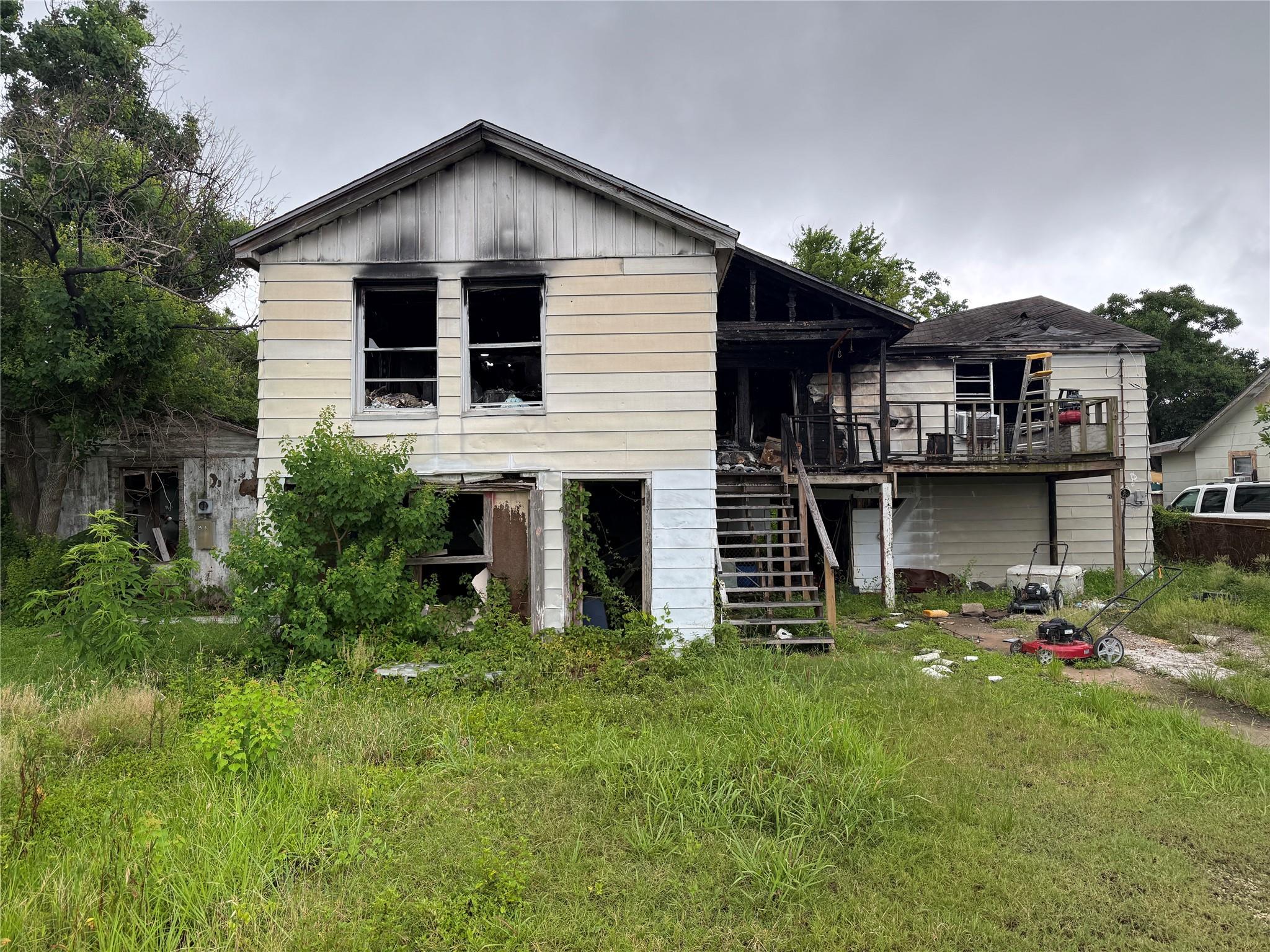 2534 Oyster Creek Bend