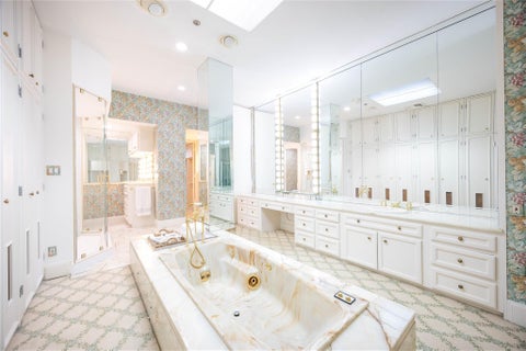 Condo For Sale - 2016 Main Street #PH 6<br/> Houston, TX 77002