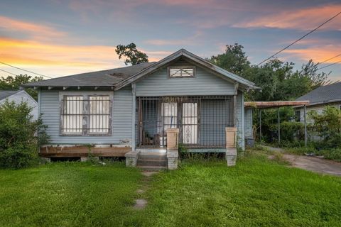 Photo of 6619 Avenue #Q, Houston, TX 77011 (MLS # 58887142)