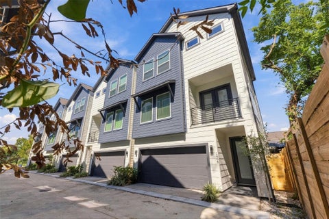 Photo of 1406 Cedar Post Lane, Houston, TX 77055 (MLS # 47773301)