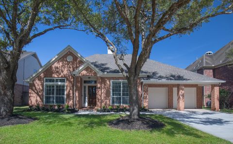 Photo of 2307 Upland Park Drive, Sugar Land, TX 77479 (MLS # 38521633)