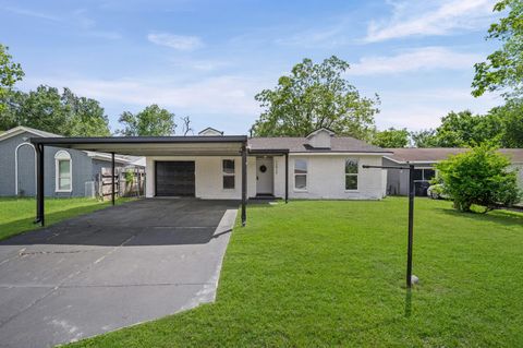 Photo of 12939 Segrest Drive, Houston, TX 77047 (MLS # 56492150)