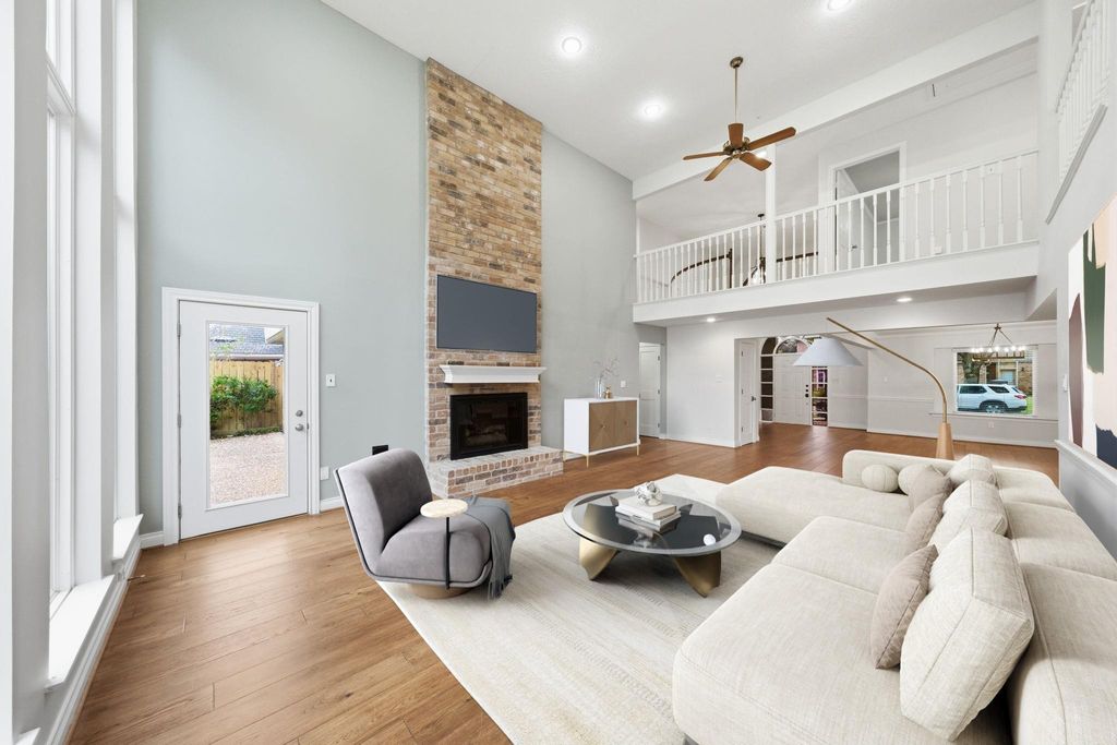 Photo of 847 Silvergate Drive, Houston, TX 77079 (MLS # 74000321)