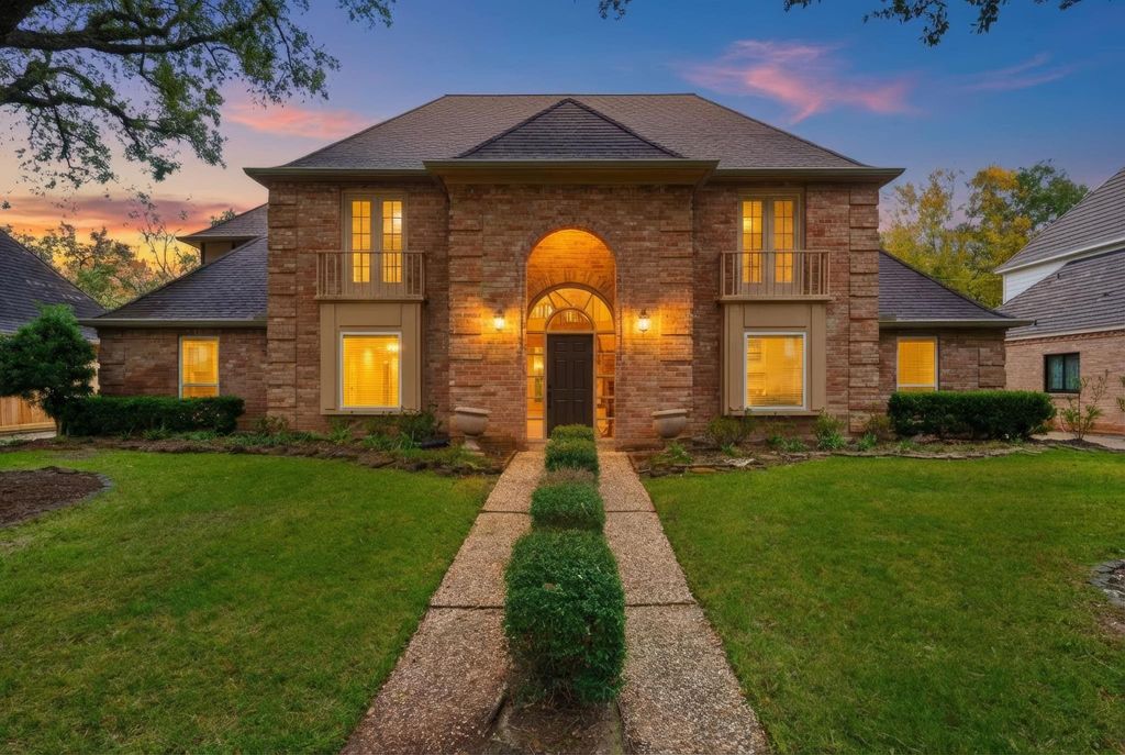 Photo of 847 Silvergate Drive, Houston, TX 77079 (MLS # 74000321)