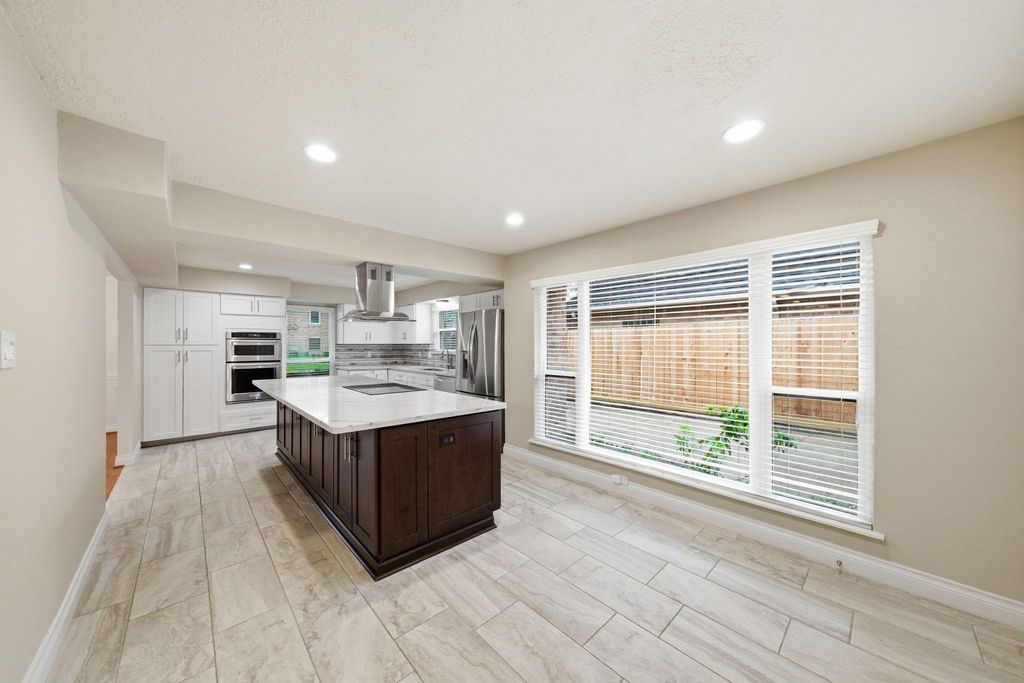 Photo of 847 Silvergate Drive, Houston, TX 77079 (MLS # 74000321)