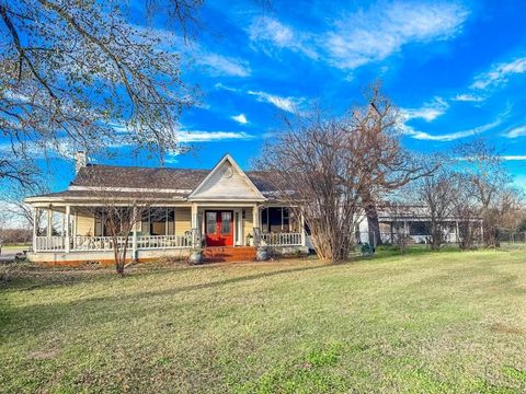 Photo of 618 W Main St, Fairfield, TX 75840 (MLS # 4433260)