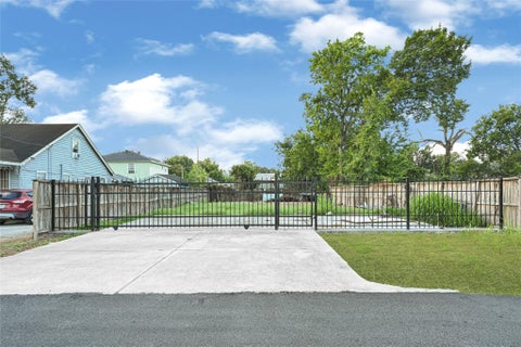 Vacant Land For Sale - 9210 E Avenue Q<br/> Houston, TX 77012