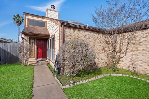 Photo of 4330 Willow Beach Drive, Houston, TX 77072 (MLS # 3165713)