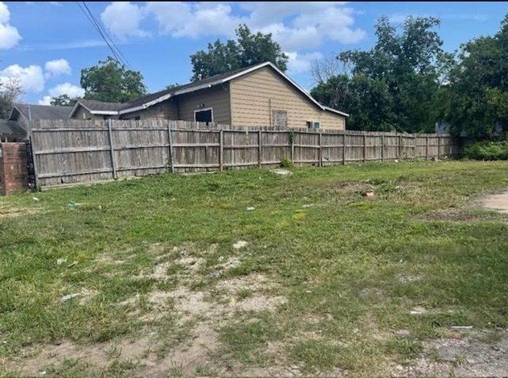 Photo of 7724 Avenue J, Houston, TX 77012 (MLS # 81157798)
