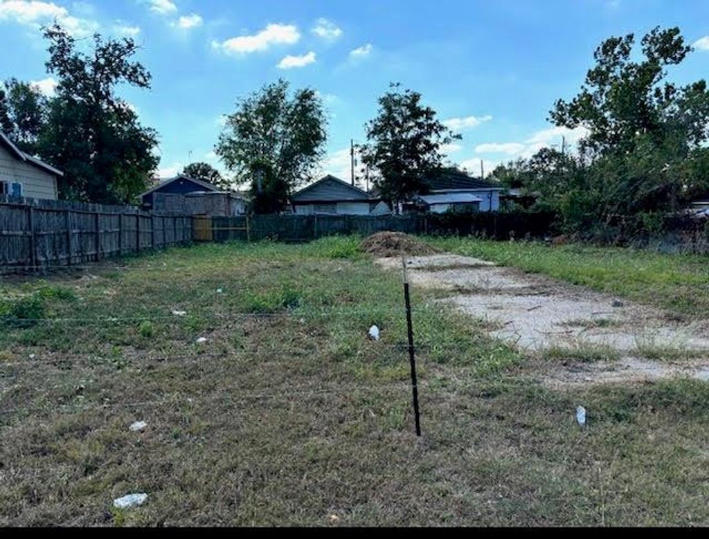 Photo of 7724 Avenue J, Houston, TX 77012 (MLS # 81157798)