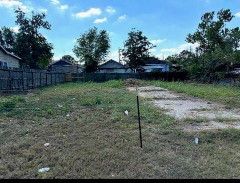 Photo of 7724 Avenue J, Houston, TX 77012 (MLS # 81157798)