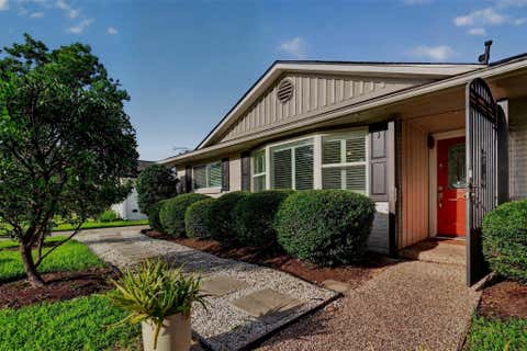 Homes For Sale - 10303 Greenwillow Drive<br/> Houston, TX 77035