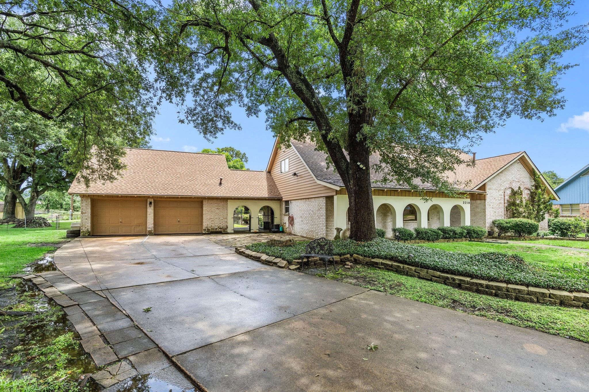 2210 S Memorial Court