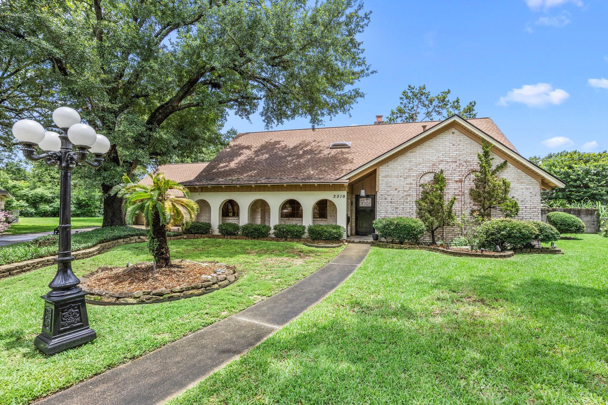 2210 S Memorial Court