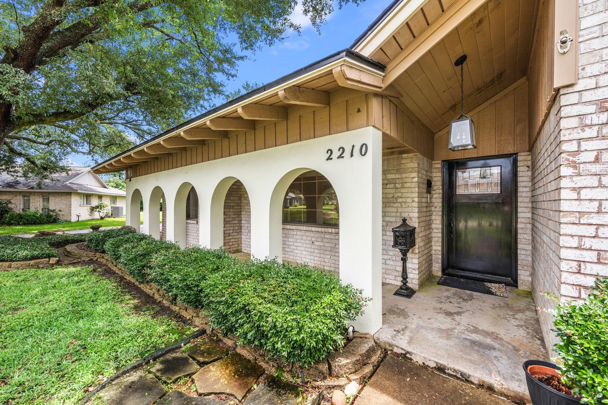 2210 S Memorial Court