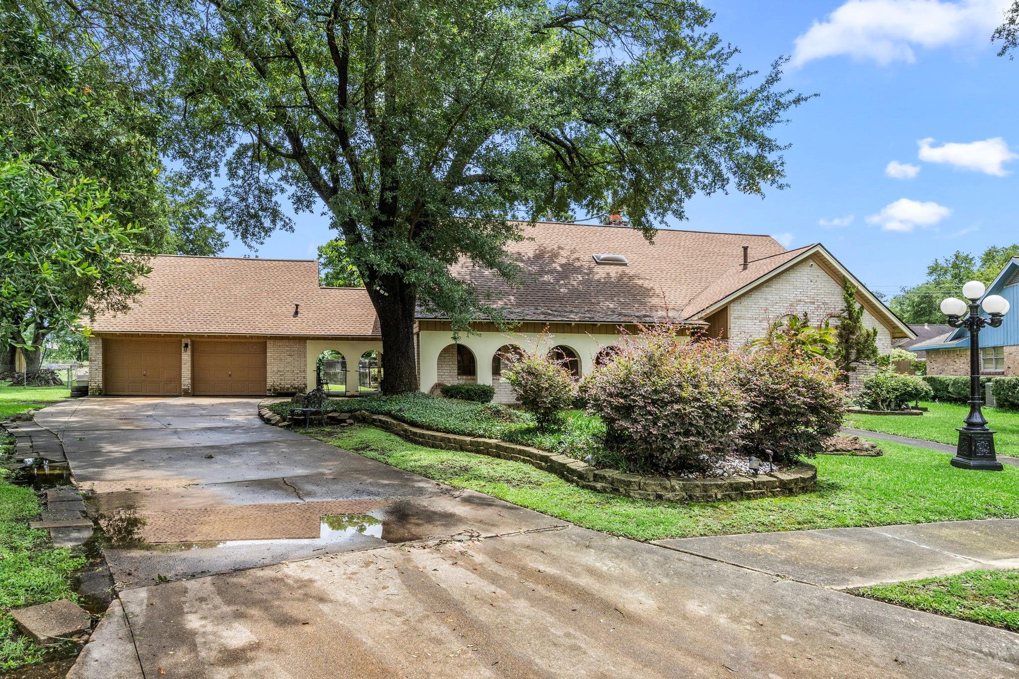 2210 S Memorial Court
