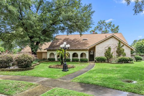 Homes For Sale - 2210 S Memorial Court<br/> Pasadena, TX 77502