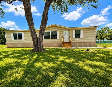 Photo of 207 Alfred, El Campo, TX 77437 (MLS # 77079084)