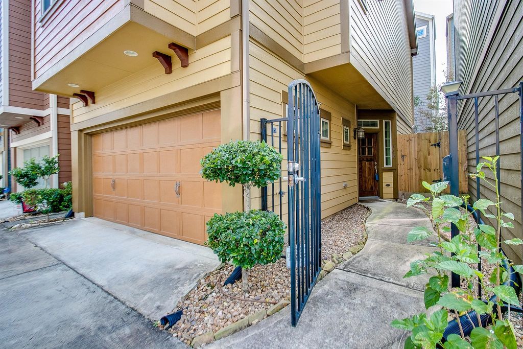 Photo of 760 Nicholson Street, Houston, TX 77007 (MLS # 95233054)