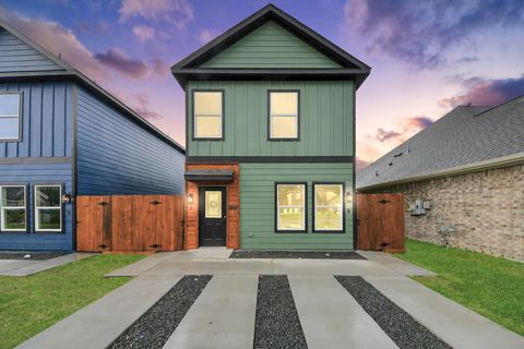 Photo of 3808 Hiford Drive #B, Houston, TX 77047 (MLS # 10600232)