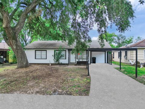 Photo of 7914 Belbay Street, Houston, TX 77033 (MLS # 94106425)