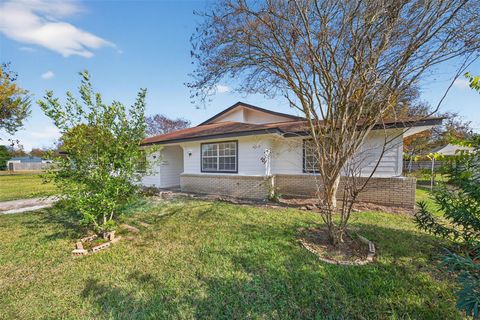 Photo of 907 S 3rd Street, La Porte, TX 77571 (MLS # 44722234)