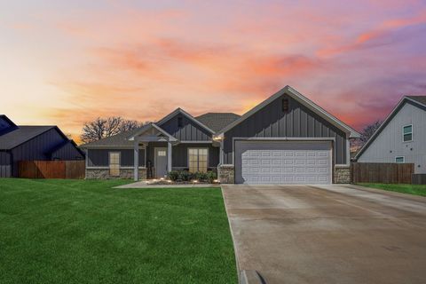 Homes For Sale - 2032 Rattler Way<br/> Hood County, Tolar, TX 76476