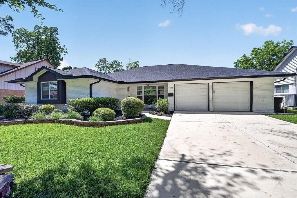 Photo of 1626 Seagate Lane, Houston, TX 77062 (MLS # 58863627)
