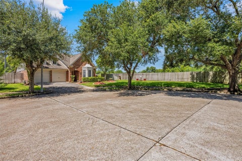 Tiny photo for 14002 Crown Glen Court, Houston, TX 77062 (MLS # 10887161)