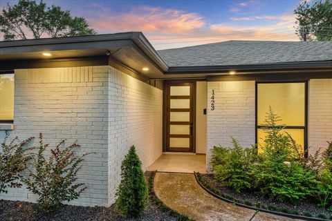 Photo of 1423 Mapleton Drive, Houston, TX 77043 (MLS # 20179436)