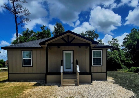 Photo of 410 S Tannahill Street, Vidor, TX 77662 (MLS # 43251498)