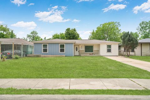 Photo of 5646 Flamingo Drive, Houston, TX 77033 (MLS # 47344109)