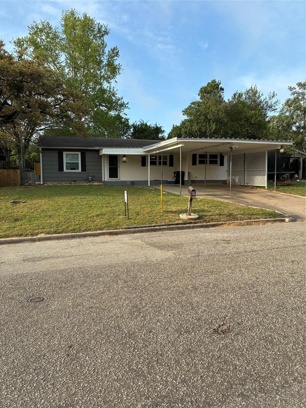 Photo of 810 Pecan St, Teague, TX 75860 (MLS # 63305392)