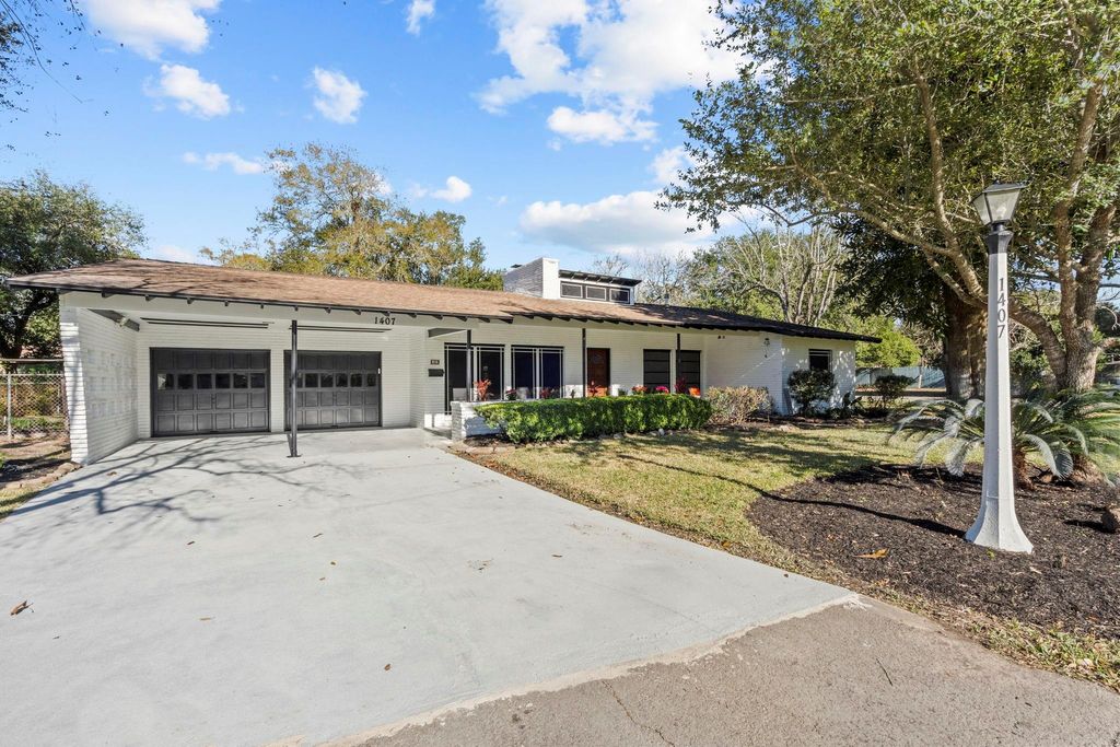 Photo of 1407 Lamar Drive, La Marque, TX 77568 (MLS # 49236194)