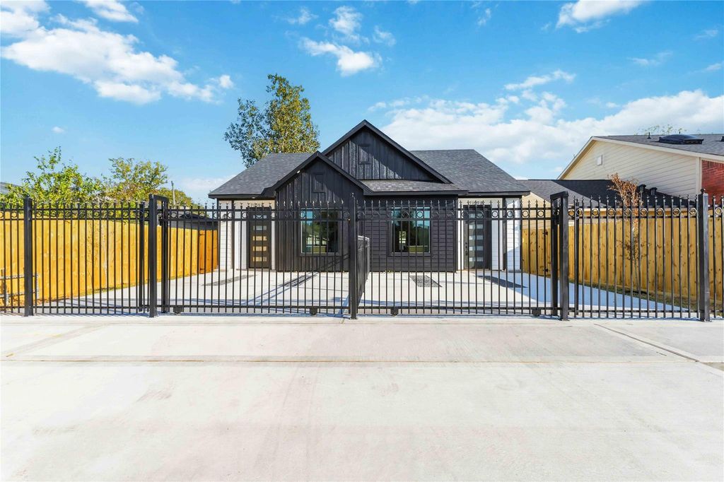 Photo of 7109 Conley Street #A-B, Houston, TX 77021 (MLS # 37938736)