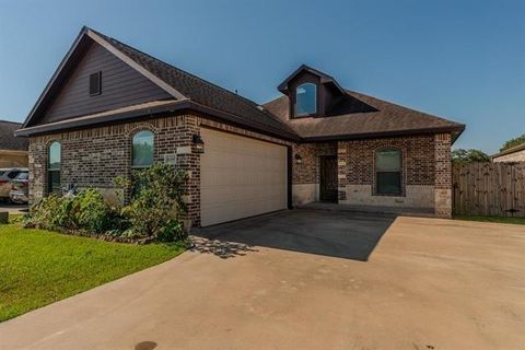 Photo of 6385 Highpoint Avenue, Beaumont, TX 77708 (MLS # 22524460)