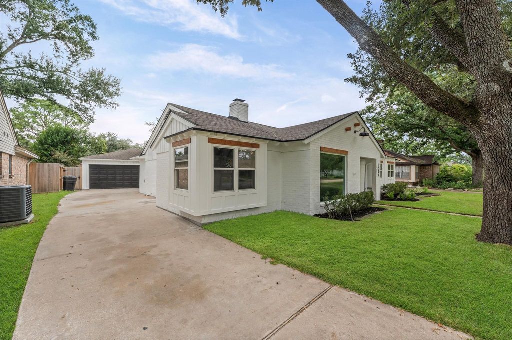 Photo of 2306 Eaglerock Drive, Houston, TX 77080 (MLS # 66241224)