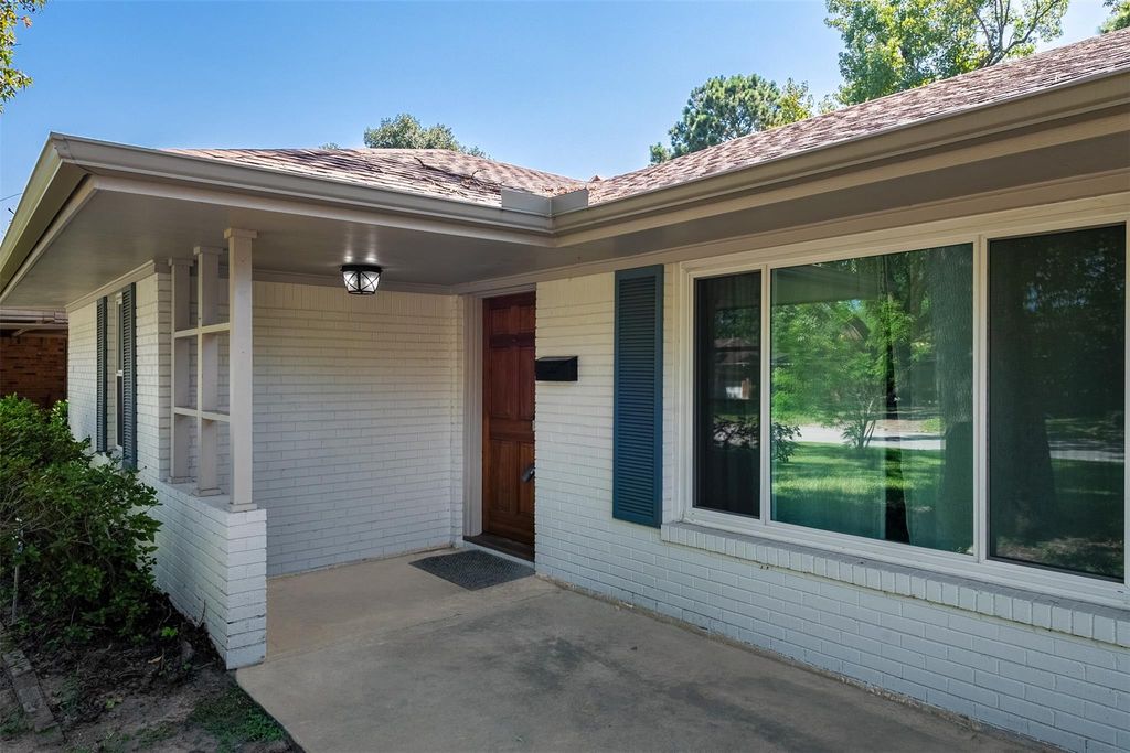 Photo of 2227 Libbey Drive, Houston, TX 77018 (MLS # 43137765)