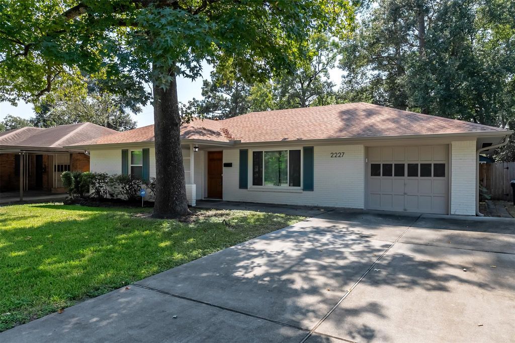 Photo of 2227 Libbey Drive, Houston, TX 77018 (MLS # 43137765)