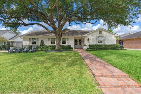 Photo of 6248 Burgoyne Road, Houston, TX 77057 (MLS # 20882818)