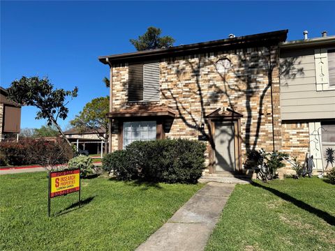 Townhouse For Sale - 1513 Cedar Cove Street<br/> La Porte, TX 77571