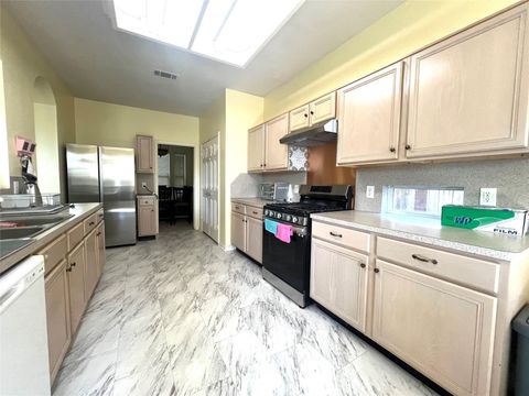 8210 Solara Bend Houston TX 77083