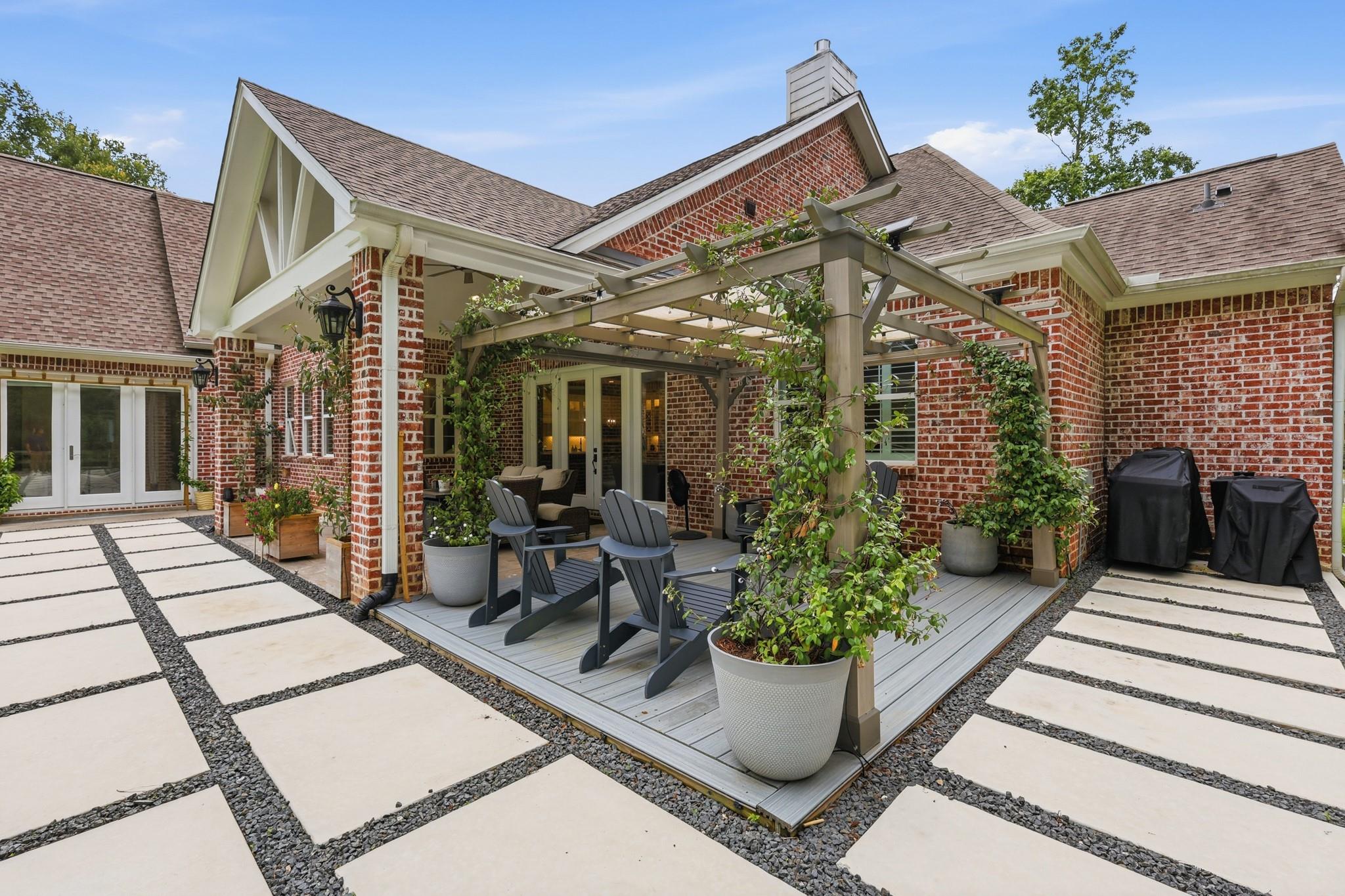 7106 Hampton Court