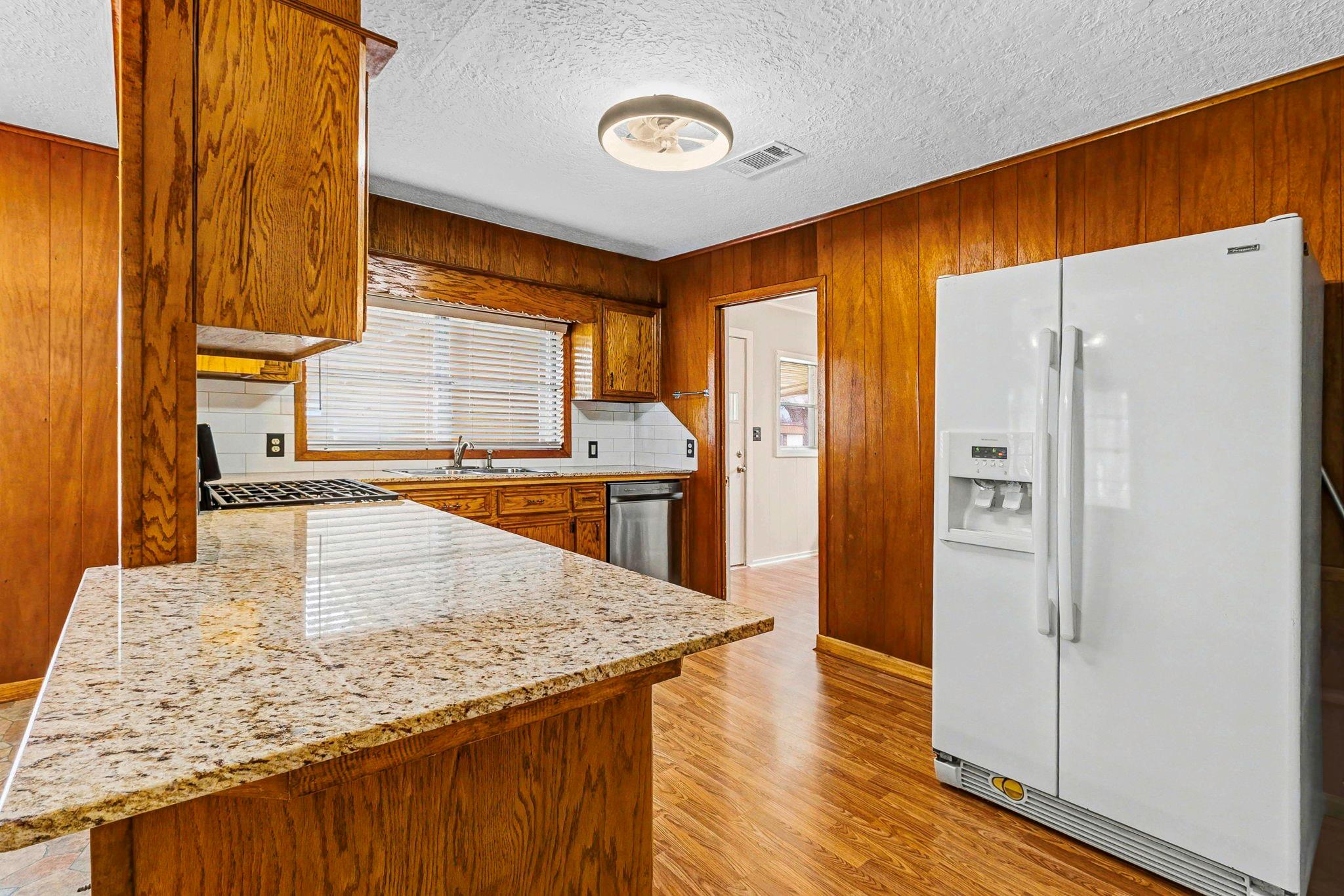 211 W Sherman Street