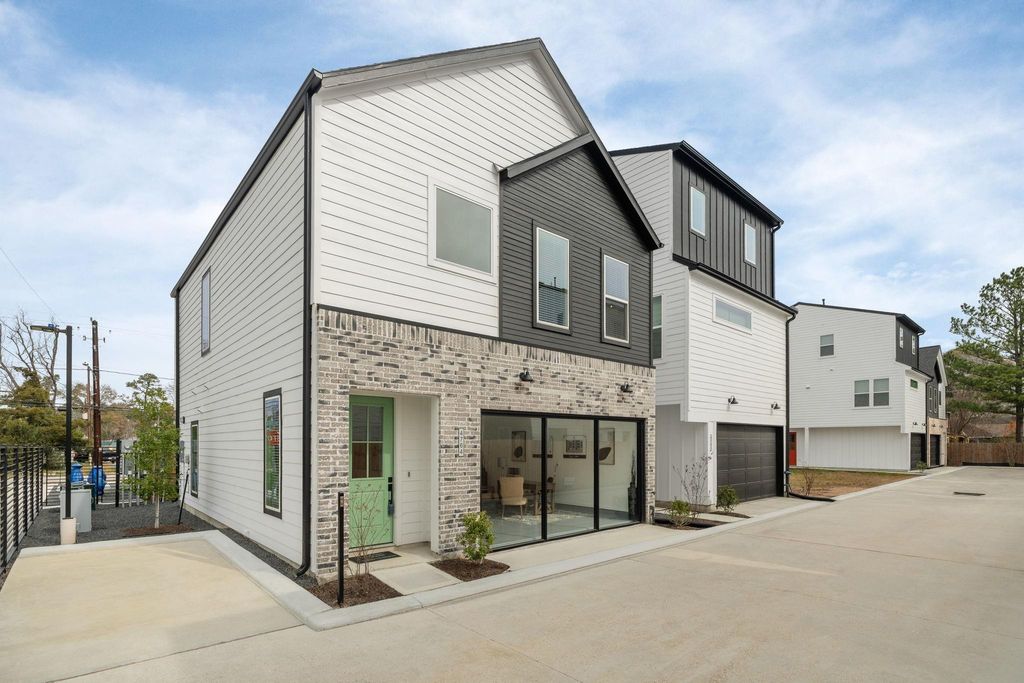 Photo of 4752 Martin Hill Street St, Houston, TX 77018 (MLS # 83535482)