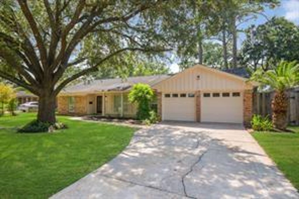 Photo of 1539 Maux Drive, Houston, TX 77043 (MLS # 26358971)