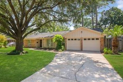 Photo of 1539 Maux Drive, Houston, TX 77043 (MLS # 26358971)