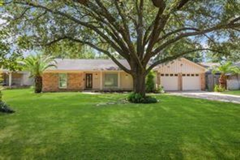 Photo of 1539 Maux Drive, Houston, TX 77043 (MLS # 26358971)